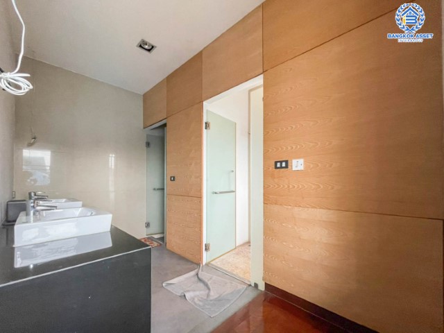 *****บ้านเดี่ยวมือสอง ม. ซอย พหลโยธิน56 พหลโยธิน บ้านเดี่ยวหลังใหญ่ ภายในตกแต่งหรูหรา สวยมาก  บนเนื้อที่เยอะถึง 98.60 ตร.ว.  3 ห้องนอน 3 ห้องน้ำ 2 ที่จอดรถ ภายในบรรยากาศร่มรื่นมีความเป็นส่วนตัวมาก พร้อมมีสระน้ำในตัว  บนพื้นที่กว่า 316 ตร.ม บนทำเลที่ดี เชื่อมต่อถนน พหลโยธิน, ลำลูกกา, วิภาวดี-รังสิต เดินทางสะดวกใกล้รถไฟฟ้า สถานี "แยก คปอ, คูคต"